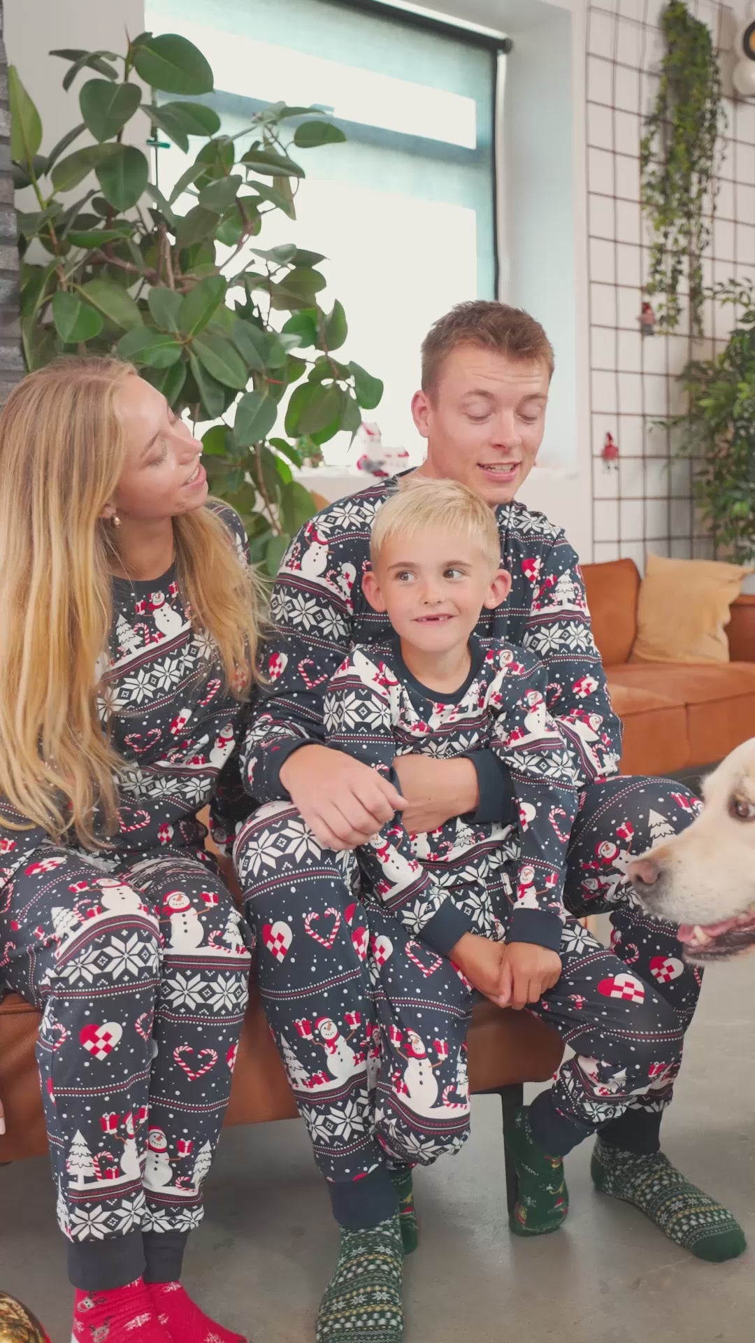 Pijama de Navidad para Familia Azul con Muñecos de Nieve y Corazones